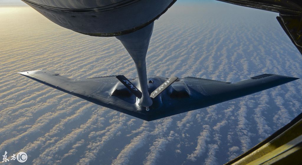 中国最新隐形轰炸机轰进展披露 美国B2优势不