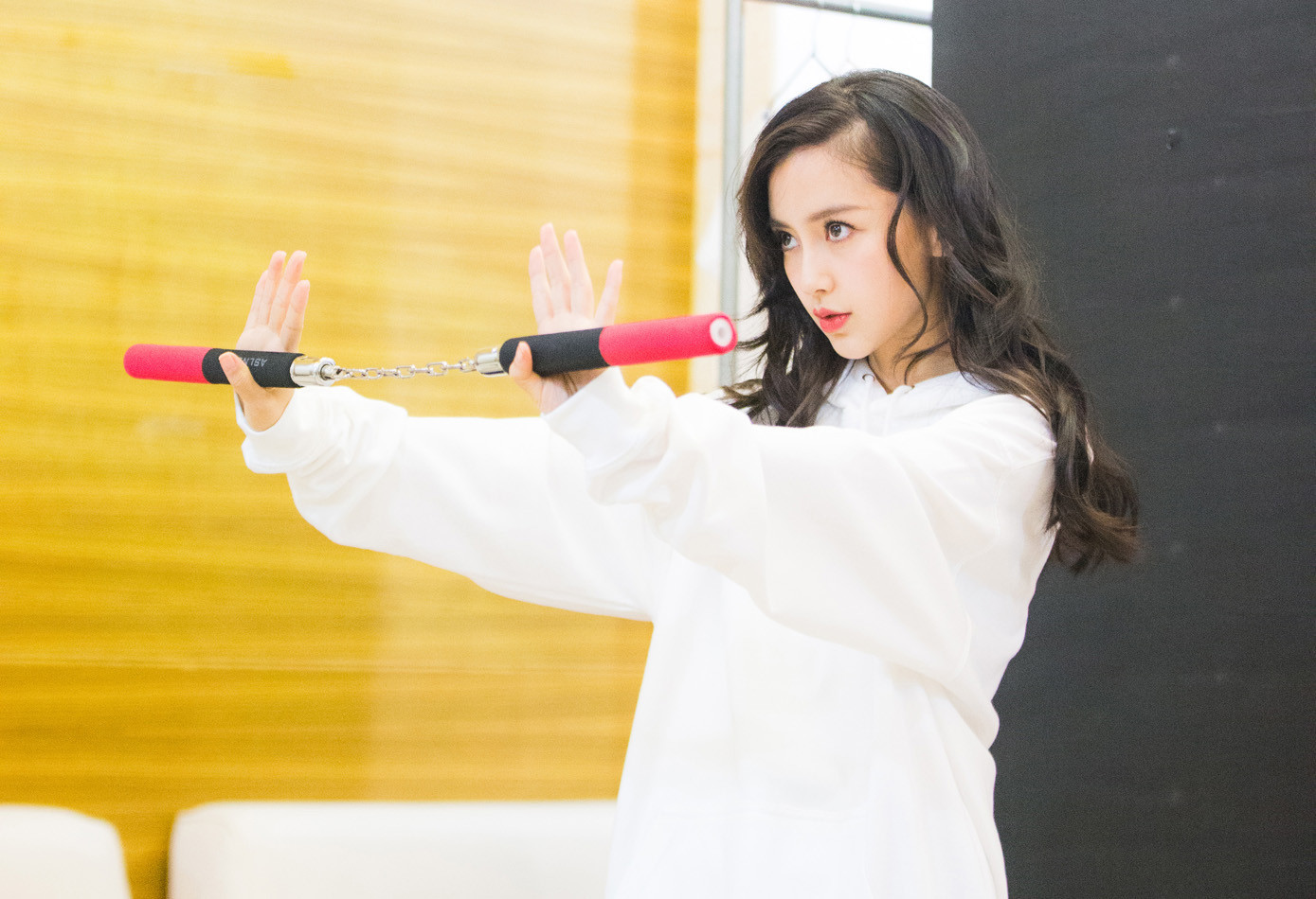 嘻哈少女Angelababy《快乐大本营》嗨玩双截