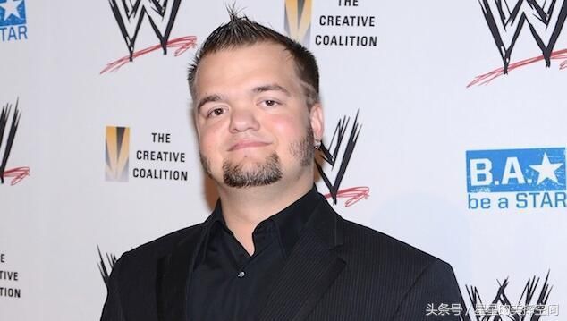 wwe侏儒选手:6岁时医生宣判我不能搞运动 可我就要证明我能行!