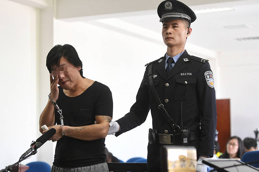 伙同女儿绑架同学 父亲受审当庭忏悔