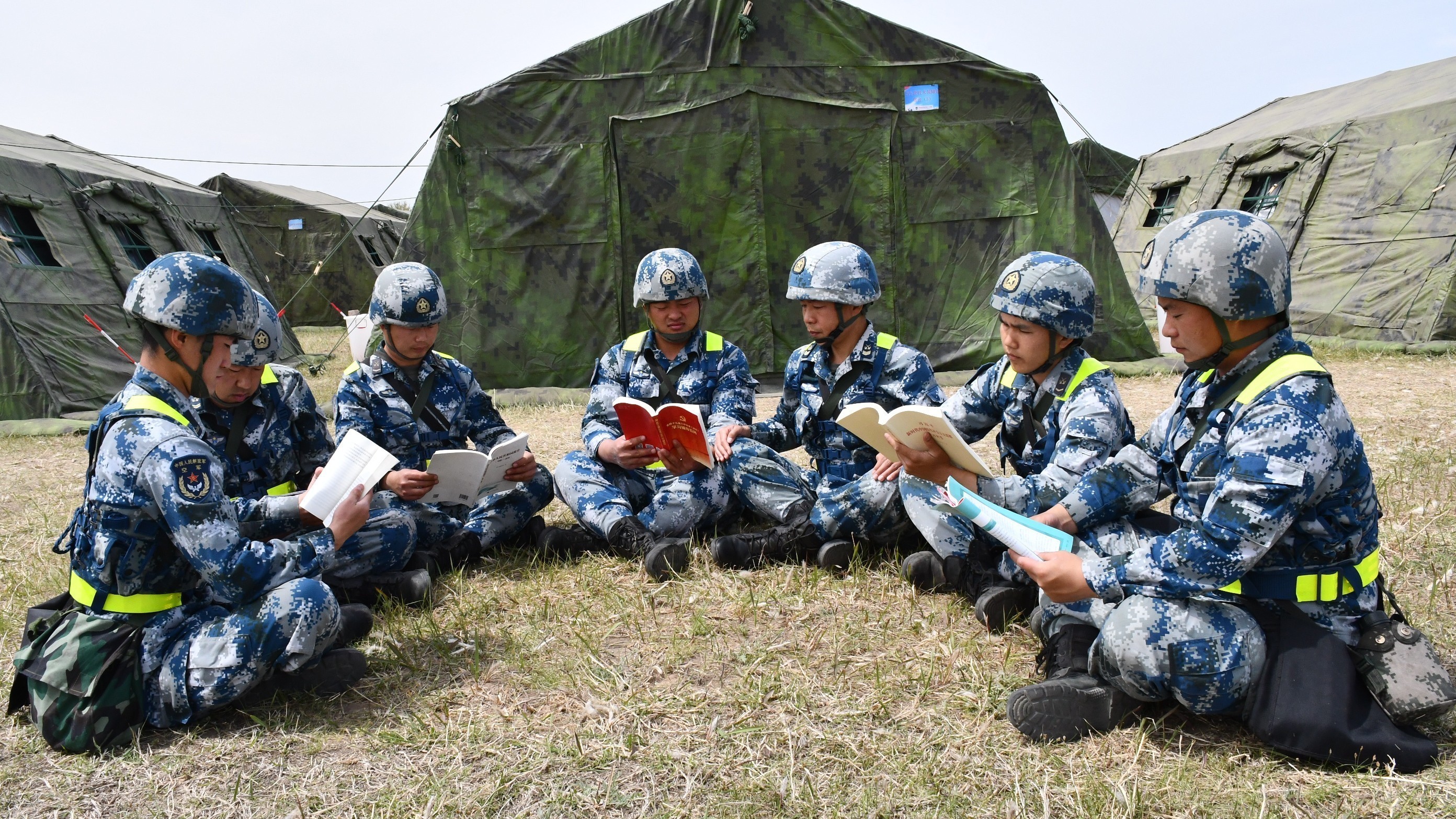 中部战区空军开展“悦读强军”读书学习活动 激发官兵练兵备战热情