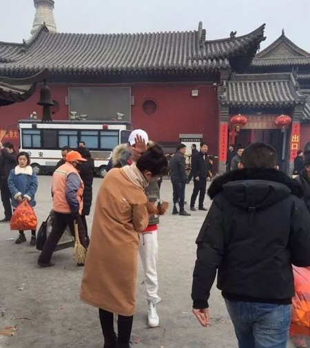 快手天佑被封杀后近照曝光 看起来丝毫不受封