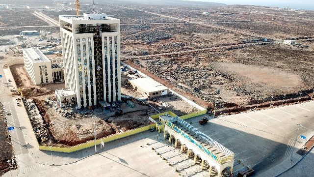 2018年12月9日,正在建设中的吉布提国际自贸区.(新华社记者王腾摄)