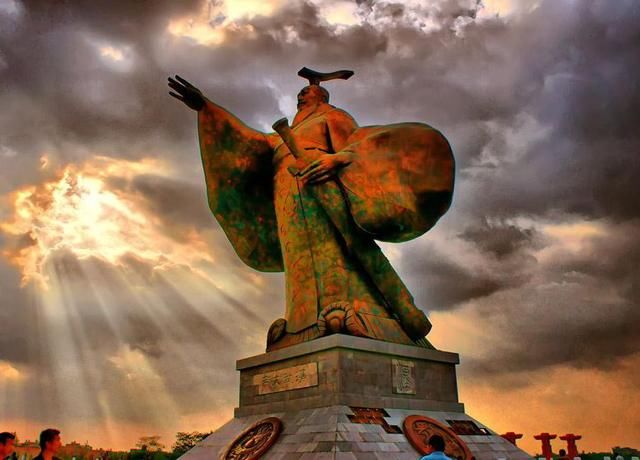 一个朝代选一位最杰出的皇帝,总共产生了10位