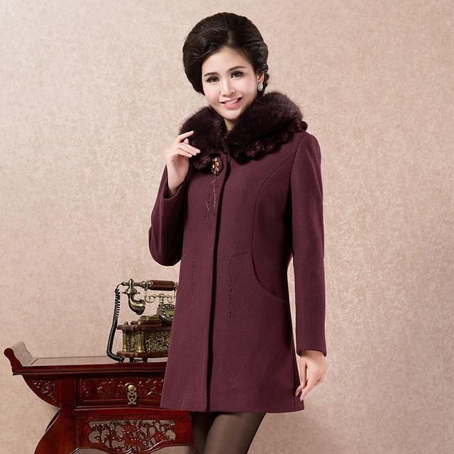 满大街都是焦糖色大衣,其实格子毛呢大衣才是