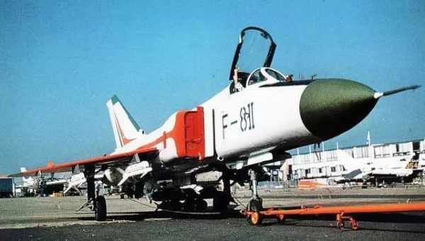 若当年中国没买苏27,歼8-2将如何魔改?