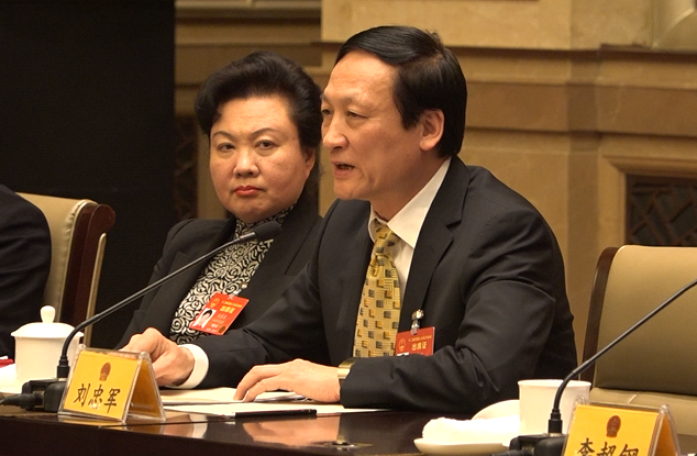 刘忠军在介绍3d打印技术在临床实践中的情况.