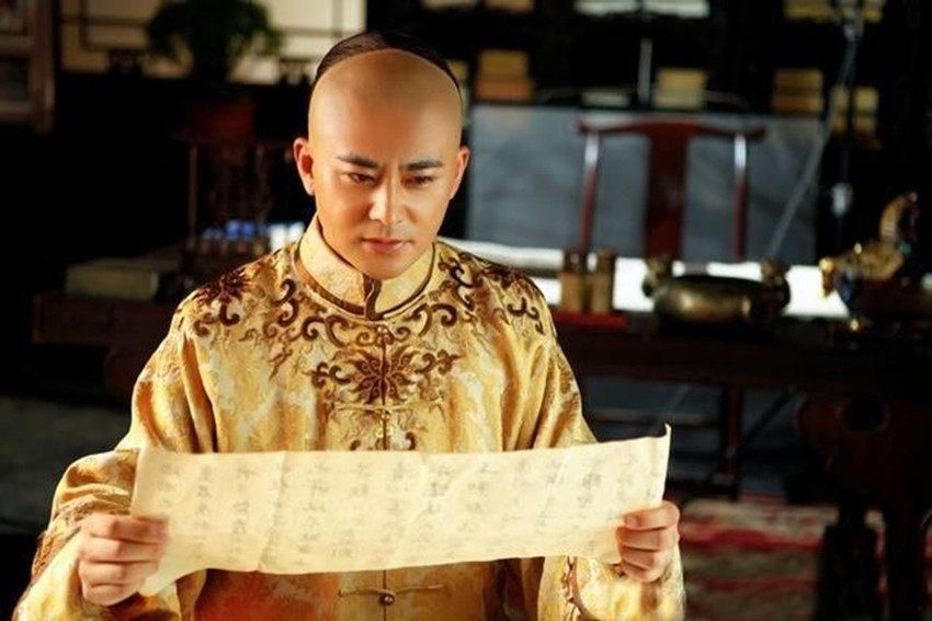 雍正继位后,为何将自己的皇长子弘时,过继给最