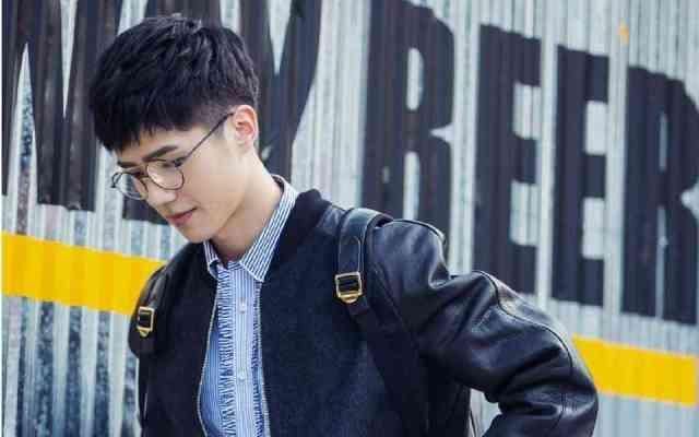 白敬亭戴发带是为减轻耳朵发炎,刘昊然喊佟丽