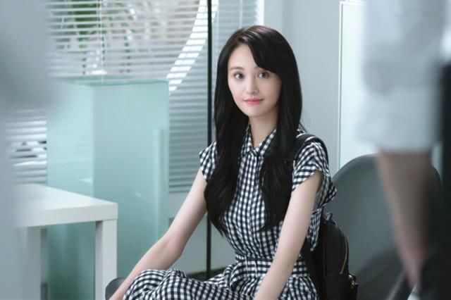 贝微微在剧中的8套衣服,图6是和肖奈初次约会