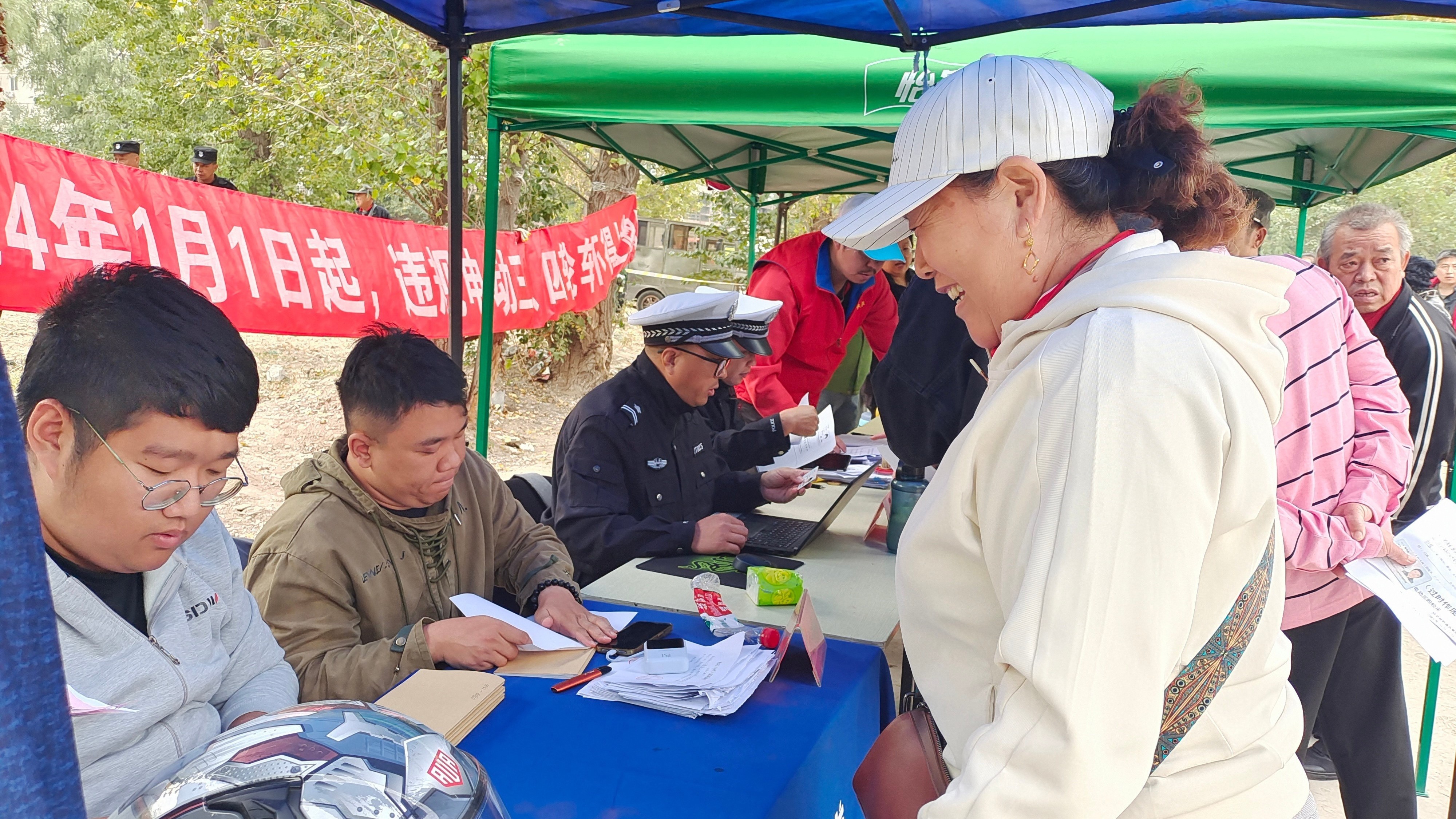回龙观街道推进违规电动三四轮车有序“退场”