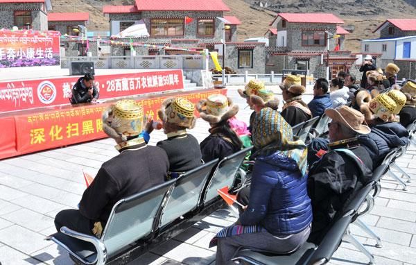 错那县公安局开展扫黑除恶专项行动宣传