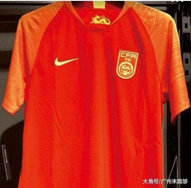 纹身外挂!球迷吐槽国足新球衣,耐克1举动终为
