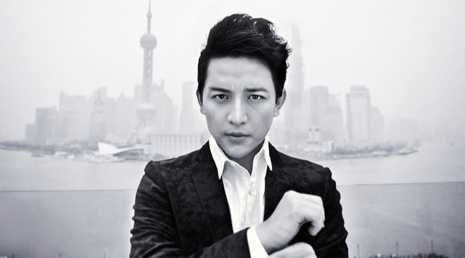 首届中国全媒体公益年会【最佳主持人】百克力·阿不拉江 首届中国全媒体公益年会【最佳主持人】百克力·阿不拉江