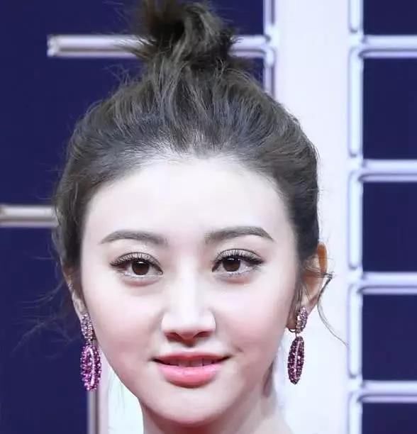 高清镜头成为照妖镜,热巴差别大,赵丽颖毛孔粗