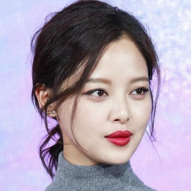 赵丽颖红唇辣眼睛,大红唇怎么涂不油腻?