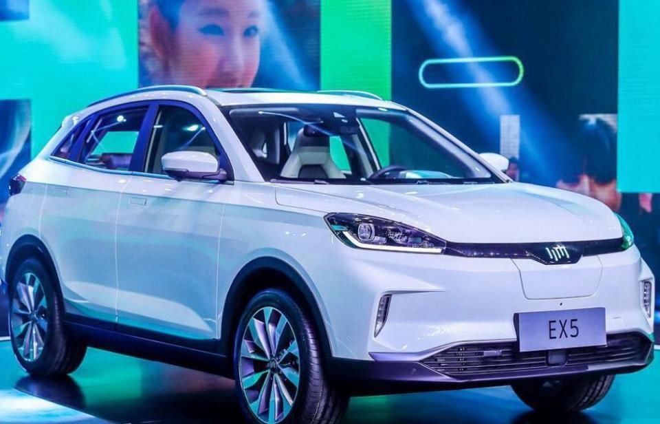 近年来,新能源汽车异常火爆,于是乎很多企业加入新能源造车大军,都想