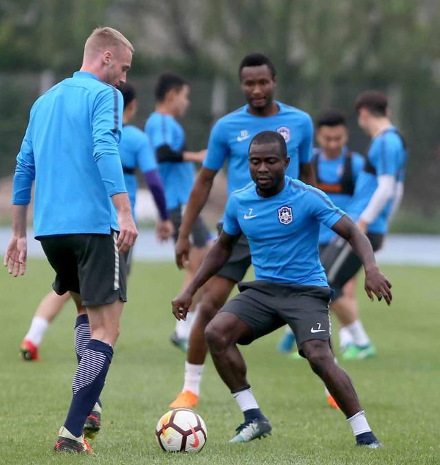 球队和海报画风都在变 战鲁能 泰达要用胜利迎