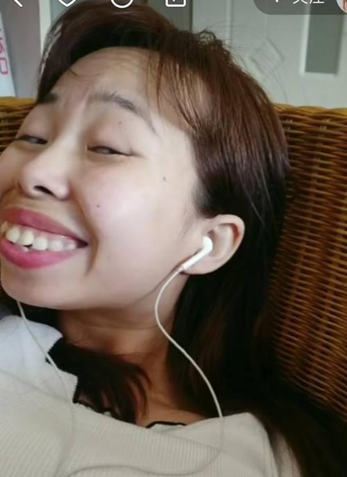 快手新晋网红,素颜直播吓坏网友,却因一首歌走