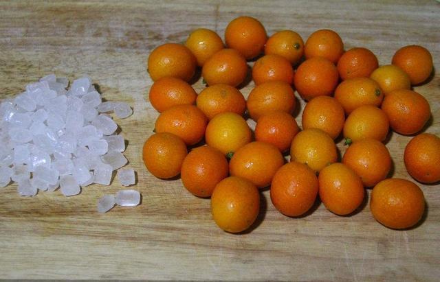 宝宝咳嗽家长别急,冰糖加一水果,比吃药好,调好