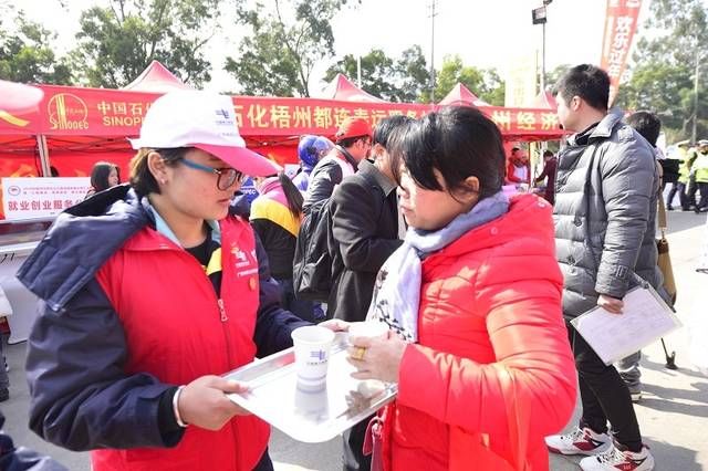 南方电网广西梧州供电局志愿者服务队温情洒满