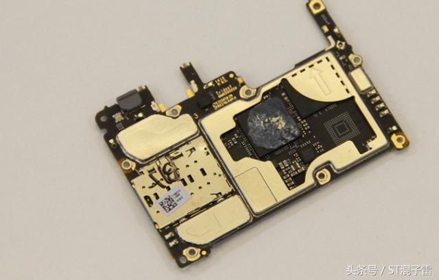 锤子手机R1拆机测评、对比1加6手机、对比小