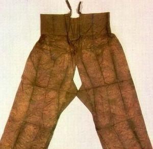 古代女子出嫁前一夜,母亲为女儿准备的压箱底