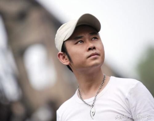 她是刀郎的第一任妻子,嫌弃刀郎落魄,抛夫弃女