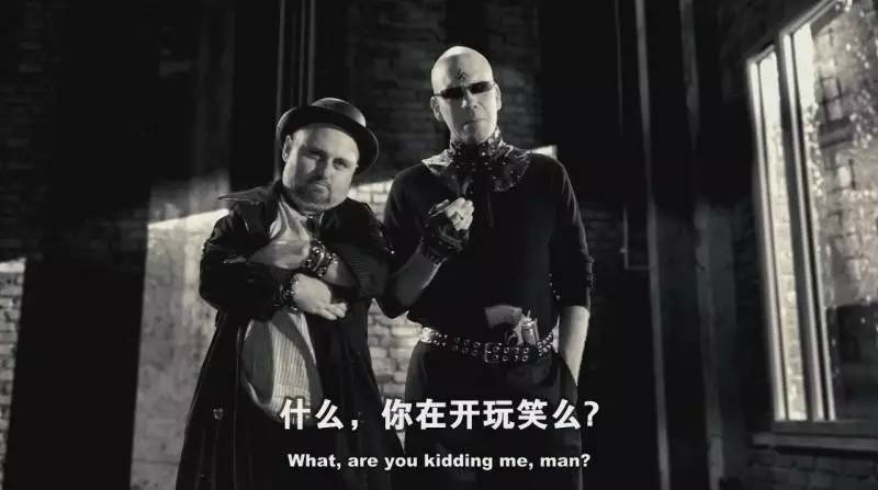 她唱歌难听到狗带没被打死还成了著名音乐家!