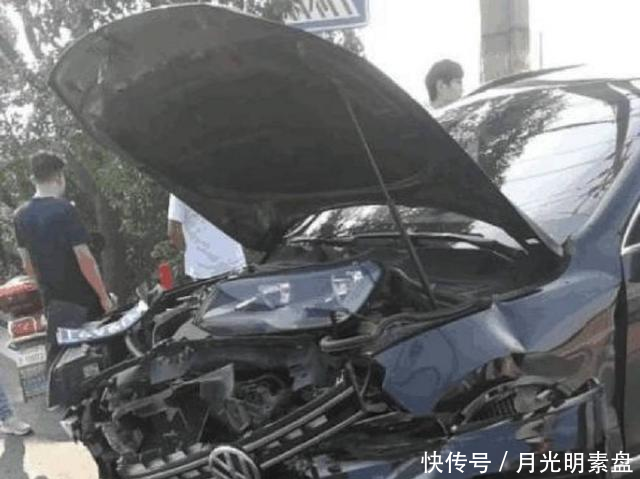 大众途昂从侧面撞上丰田皇冠,网友看谁还敢说