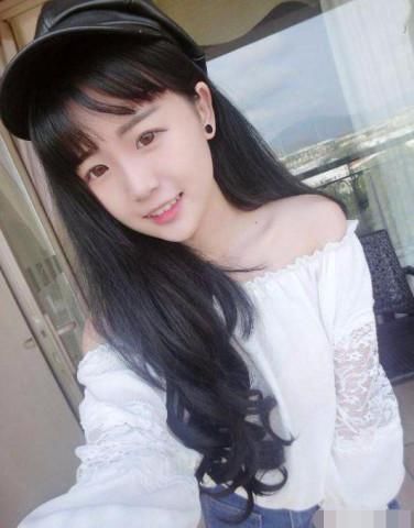 直播间美女主播意外关掉美颜,短短10秒原形毕