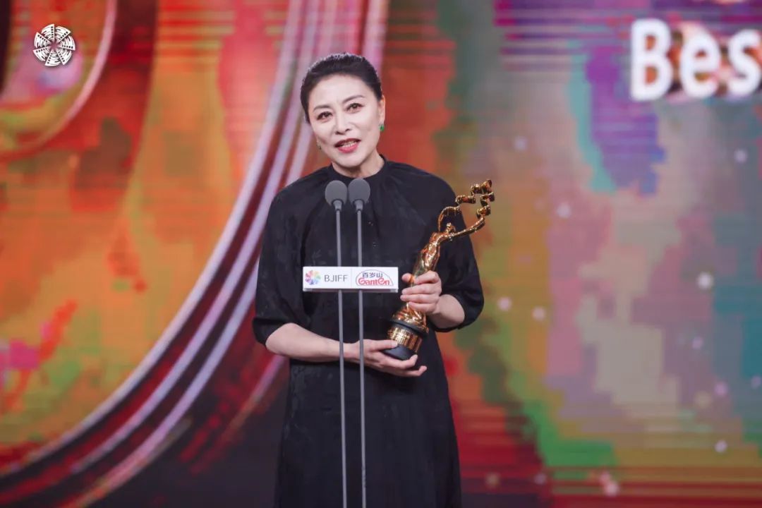 “天坛奖”十大奖项归属揭晓，第十四届北京国际电影节圆满闭幕!_北京时间