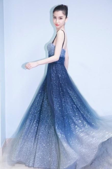 韩国最有趣的还是红毯造型,允儿腿型瞩目,秀智