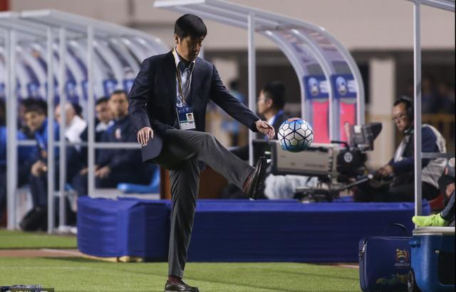 国足球员工资曝光:最少年薪税后800万 最高是