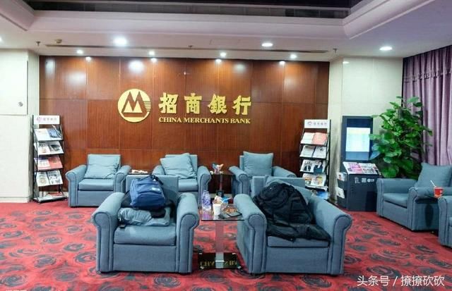 一次性在银行存一亿,你会得到什么样的待遇,说