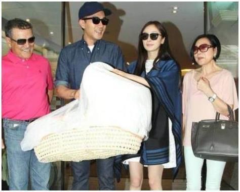 杨幂公公刘丹首次公开评论杨幂,9个字表明他对