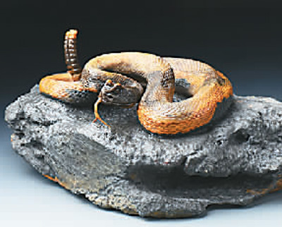 活灵活现 巴林石雕"响尾蛇"