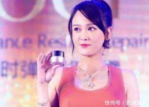 陈乔恩出席活动穿成这样, 网友: 那她上卫生间怎