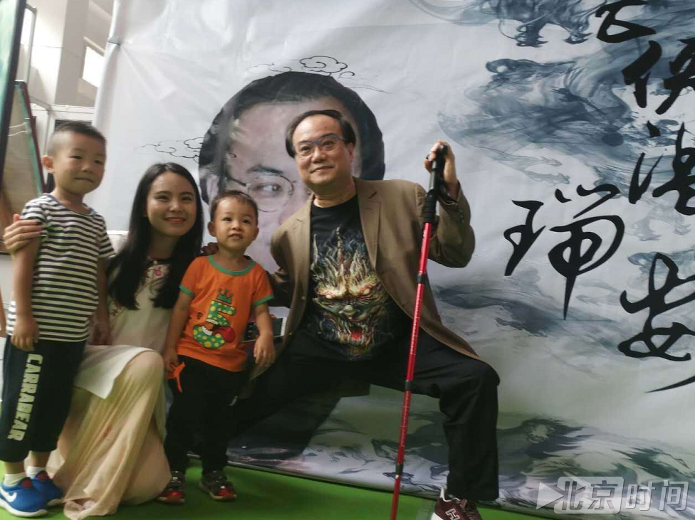 晨光照京华,巨侠温瑞安现身文交会