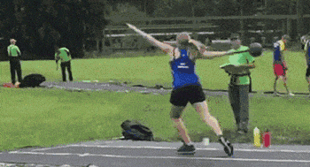 搞笑GIF:兄弟,我只能 祝你新婚快乐了