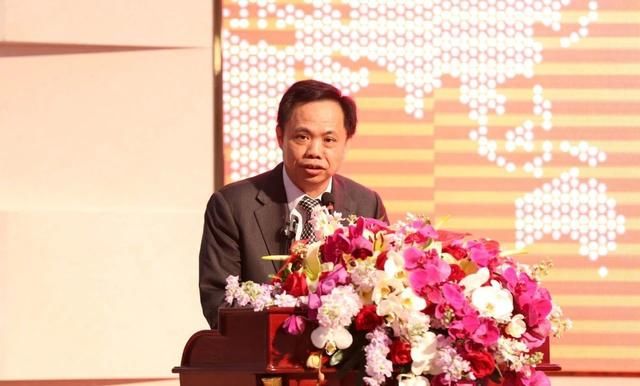 化州首富黄康景草根逆袭,女儿接力绿景地产撑