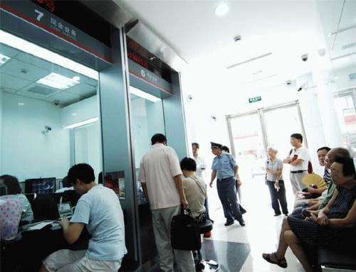 在余额宝存5万,一年的利息有多少?相比在银行