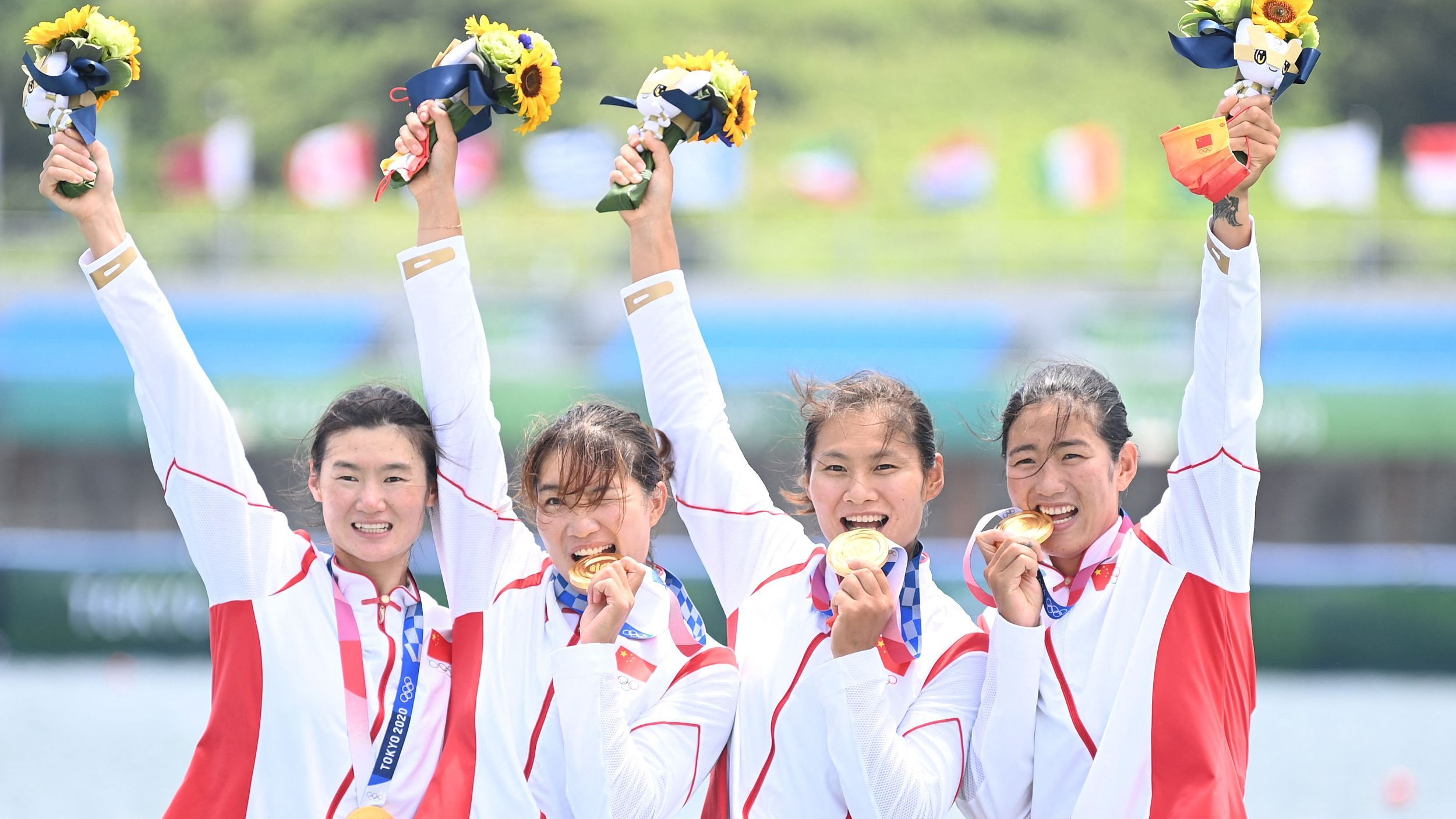 第10金!中国队勇夺赛艇女子四人双桨冠军! 第10金!中国队勇夺赛艇女子四人双桨冠军!