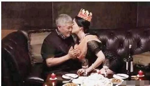 赵本山与关婷娜的关系大揭秘…