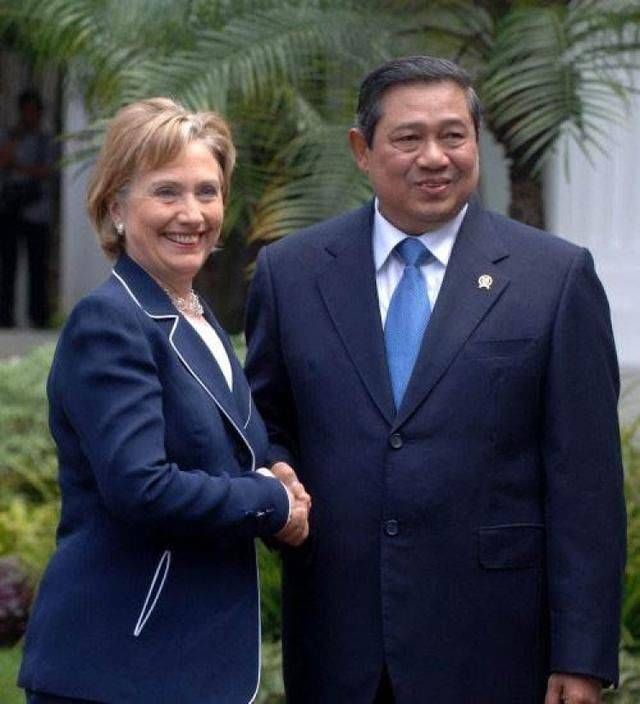 三观被刷新!抖音里的高颜值小哥有个200斤的女