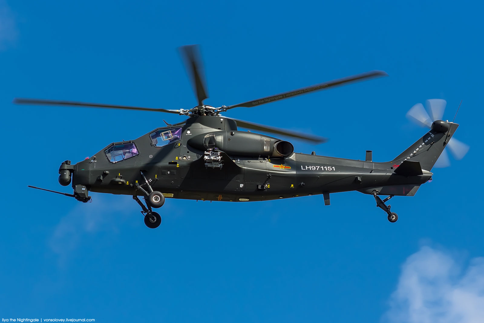 俄罗斯摄影师镜头里中国参加演习战机