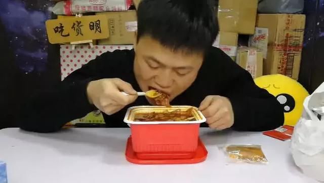 黄晓明代言的良品铺子不卖零食卖自热火锅,大