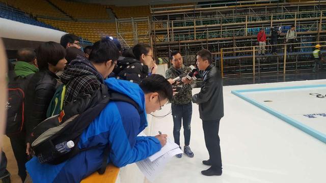 各大媒体探访赛事筹备 女子冰壶18日开赛 各大媒体探访赛事筹备 女子冰壶18日开赛