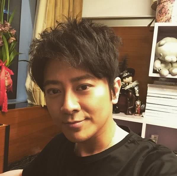 长得像林志颖,差点成四大天王接班人,如今45岁