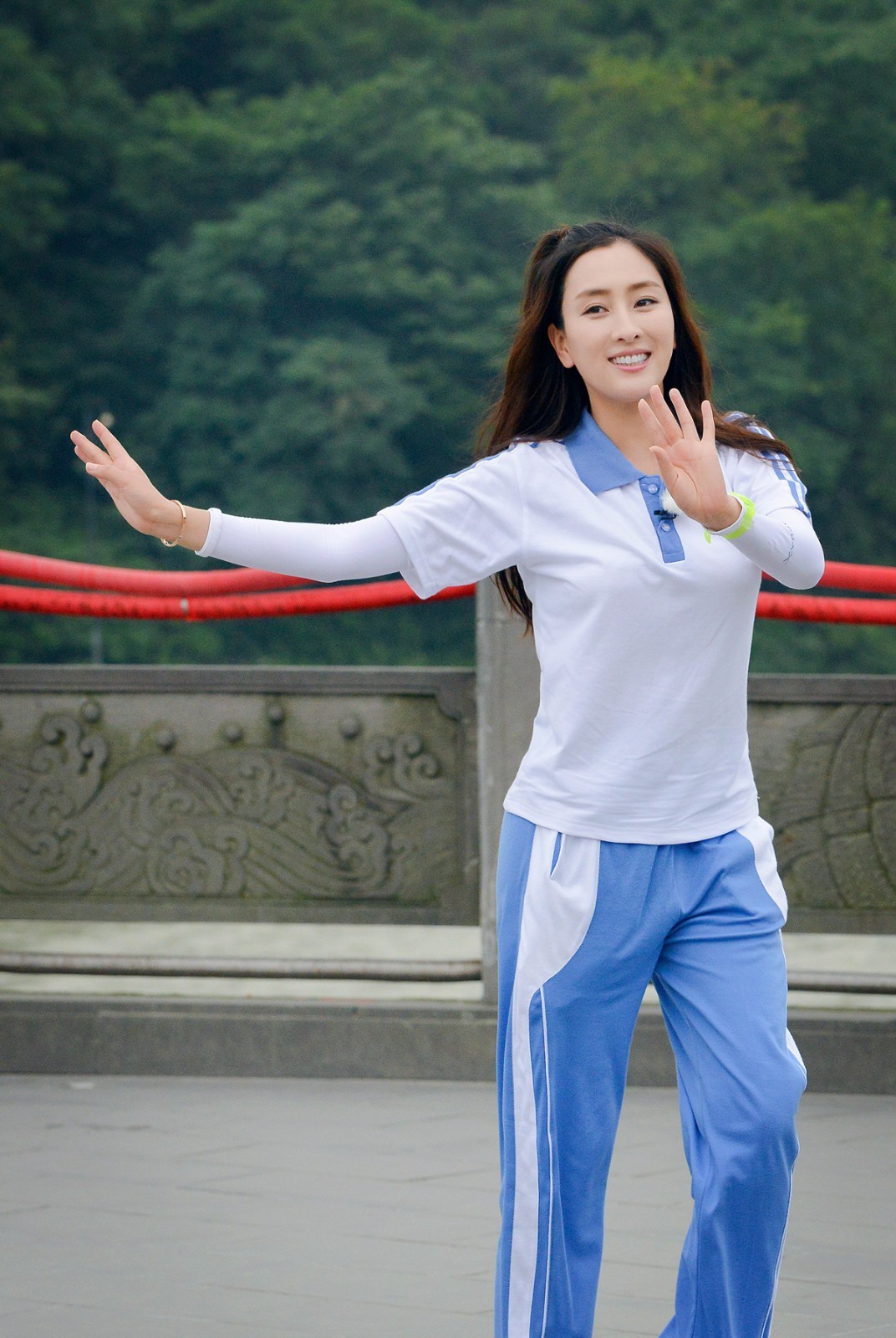 马苏手舞足蹈做任务